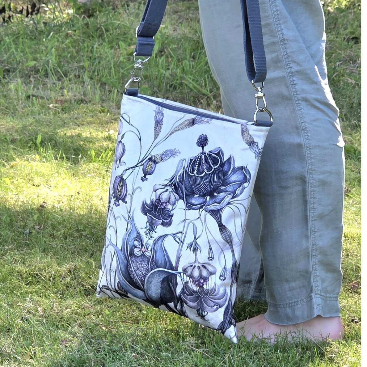Tote bag, big, "A flowery tale" 1 Tote bag, big, "A flowery tale" 1